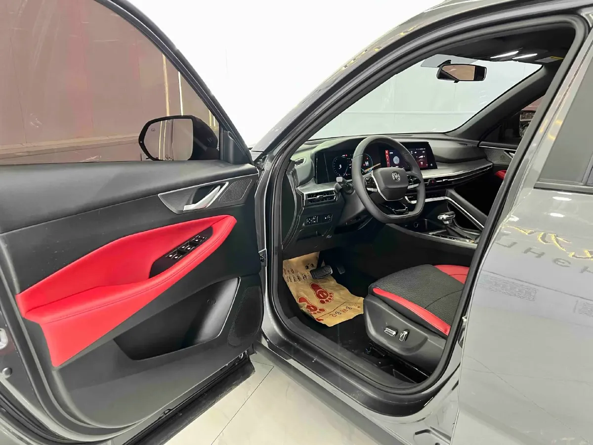 2022 ChangAn CS35 Plus 1.4T 160HP L4 7DCT,autocango,china used car exporter,china ev exporter,chinese used car exporter,chinese used ev exporter