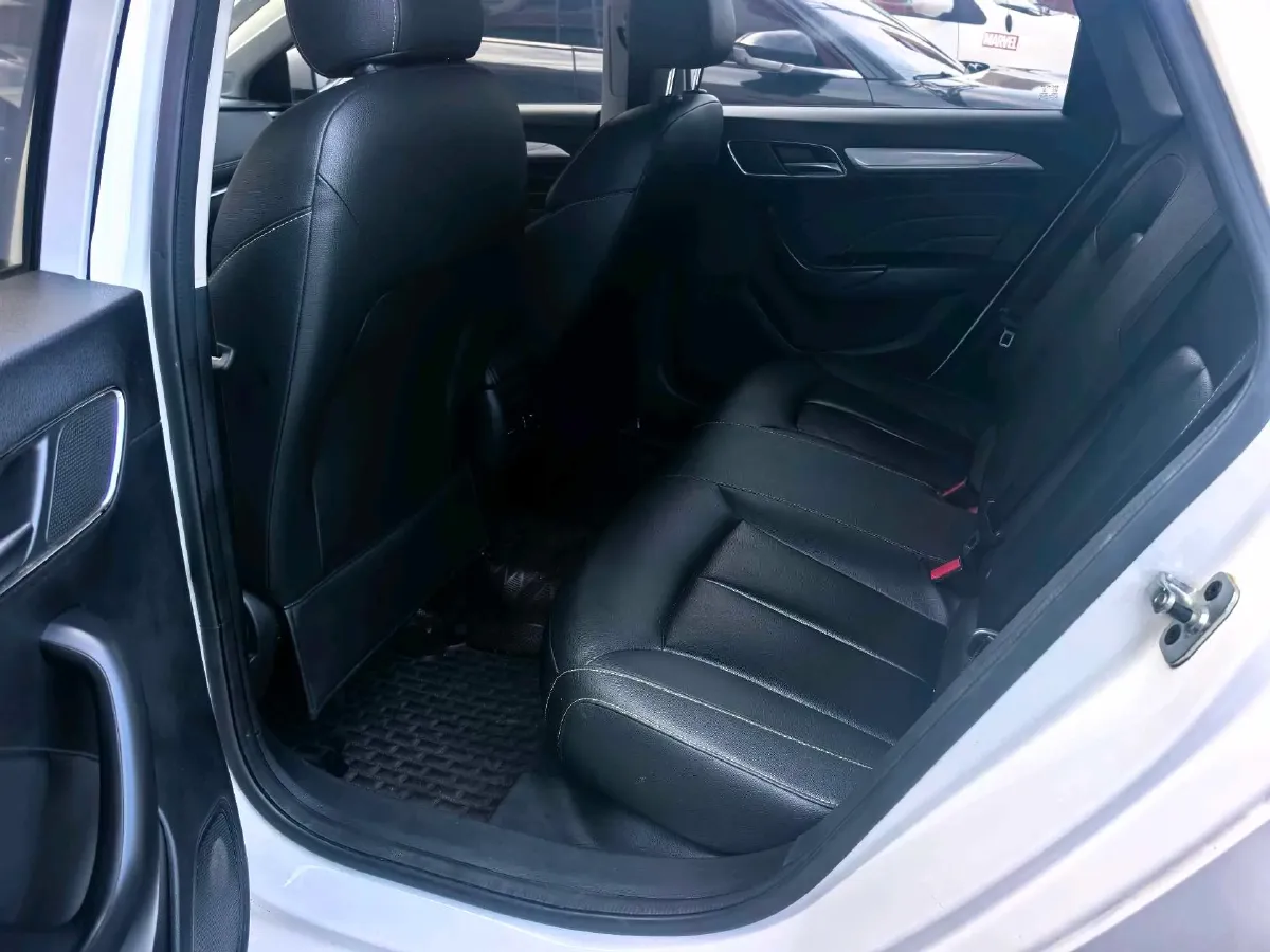 2019 Roewe i6 1.5T 169HP L4 AMT PHEV 9.1KWH,autocango,china used car exporter,china ev exporter,chinese used car exporter,chinese used ev exporter