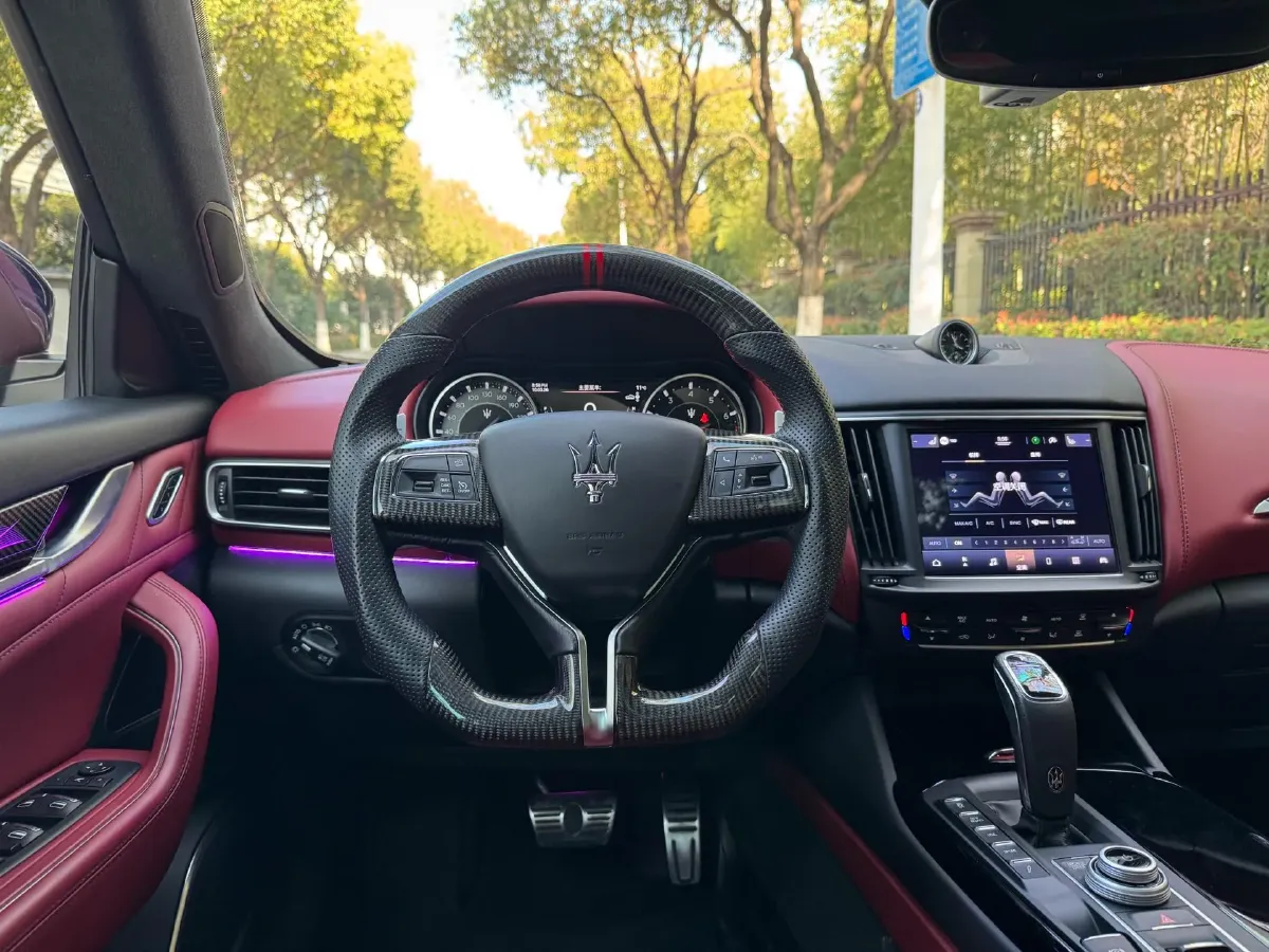 2022 Maserati Levante 2.0T 330HP L4 8AT,autocango,china used car exporter,china ev exporter,chinese used car exporter,chinese used ev exporter