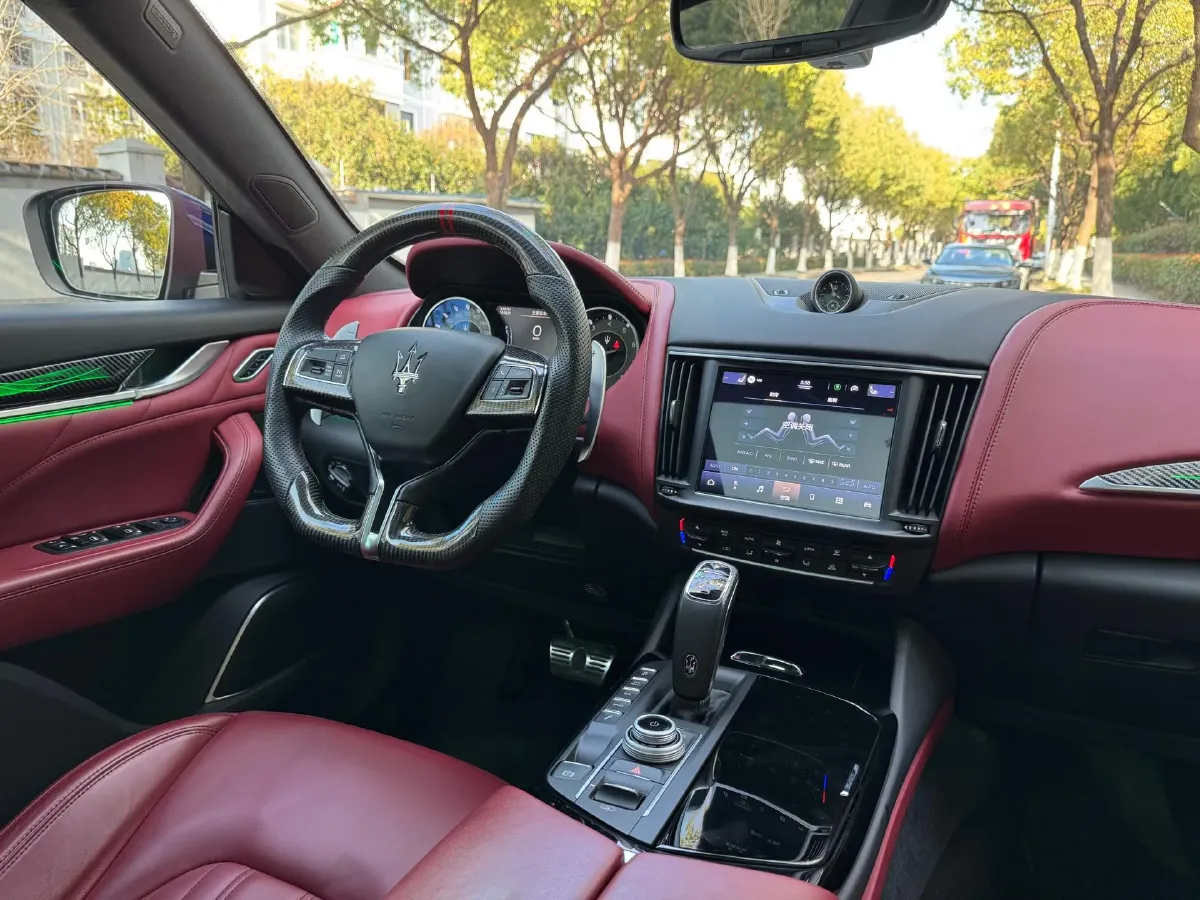 2022 Maserati Levante 2.0T 330HP L4 8AT,autocango,china used car exporter,china ev exporter,chinese used car exporter,chinese used ev exporter