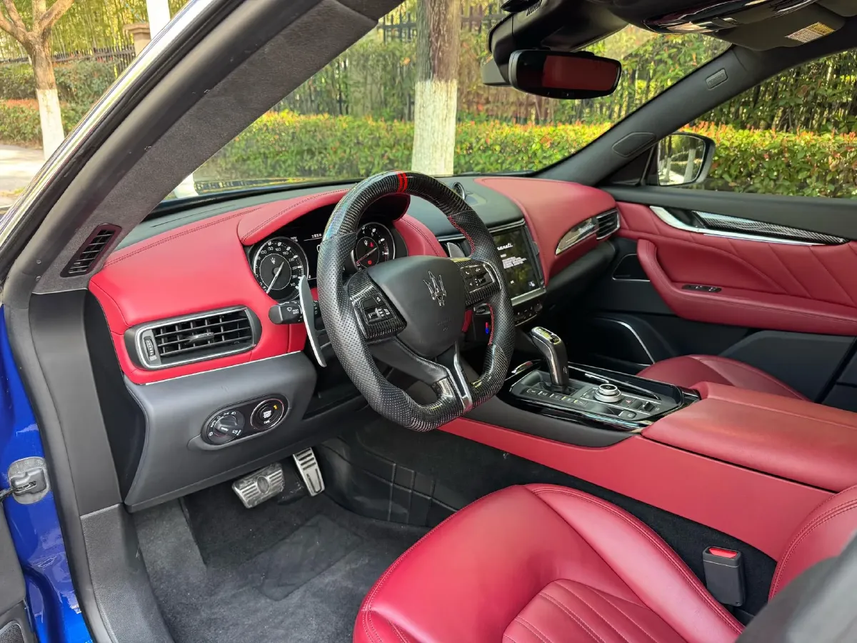 2022 Maserati Levante 2.0T 330HP L4 8AT,autocango,china used car exporter,china ev exporter,chinese used car exporter,chinese used ev exporter