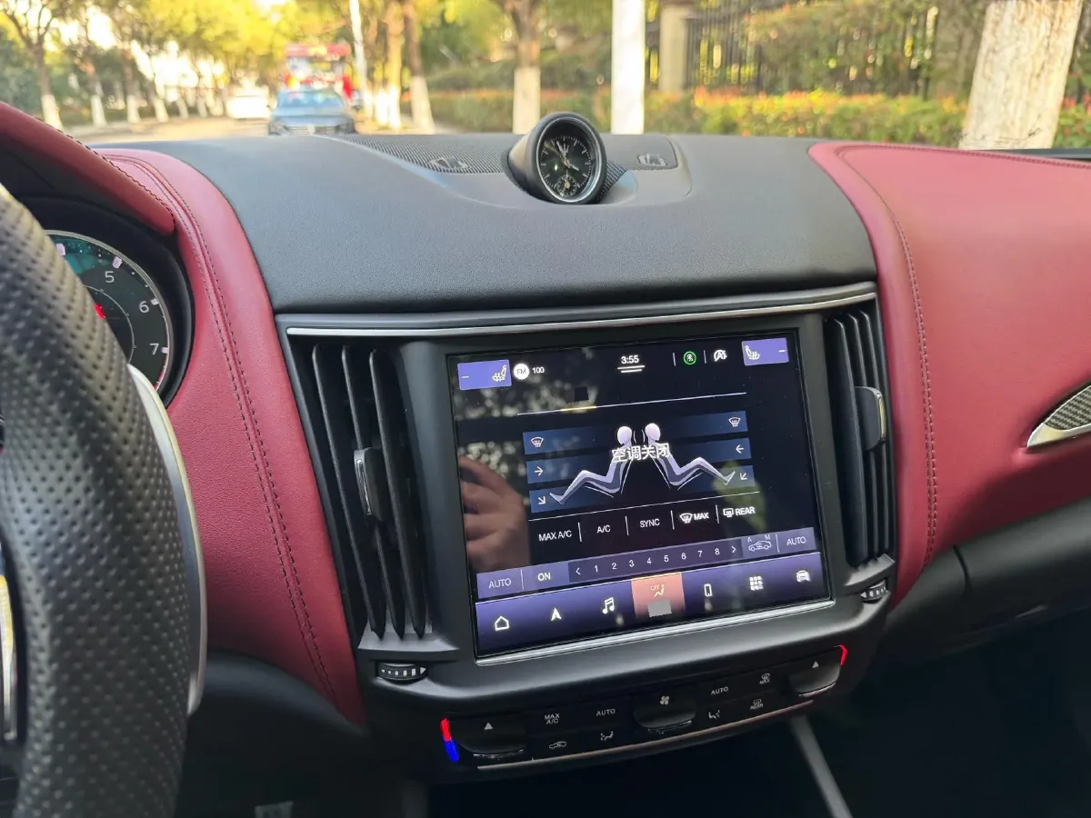 2022 Maserati Levante 2.0T 330HP L4 8AT,autocango,china used car exporter,china ev exporter,chinese used car exporter,chinese used ev exporter