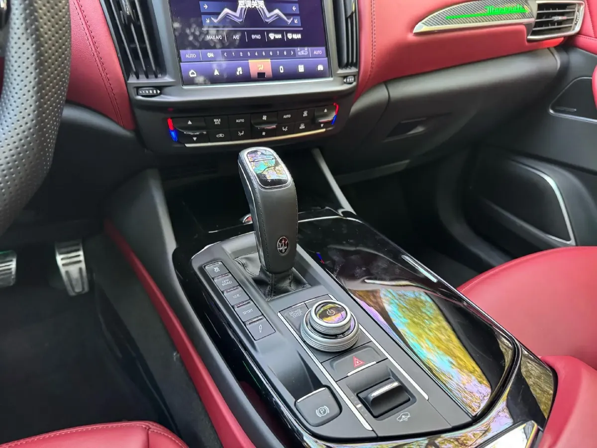 2022 Maserati Levante 2.0T 330HP L4 8AT,autocango,china used car exporter,china ev exporter,chinese used car exporter,chinese used ev exporter