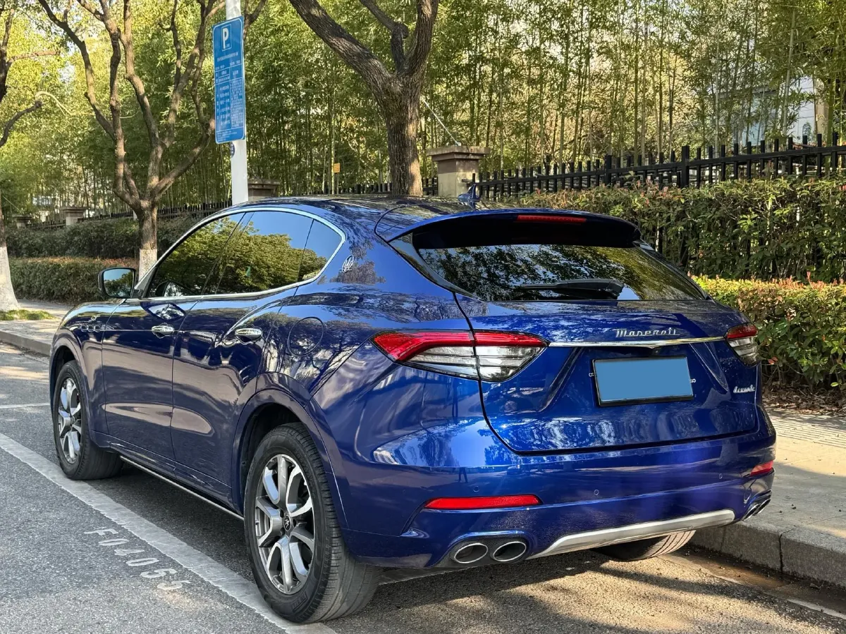 2022 Maserati Levante 2.0T 330HP L4 8AT,autocango,china used car exporter,china ev exporter,chinese used car exporter,chinese used ev exporter