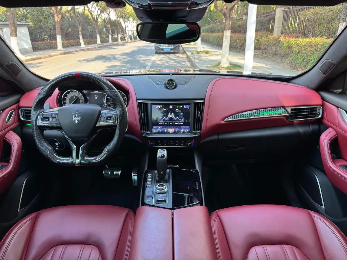 2022 Maserati Levante 2.0T 330HP L4 8AT,autocango,china used car exporter,china ev exporter,chinese used car exporter,chinese used ev exporter