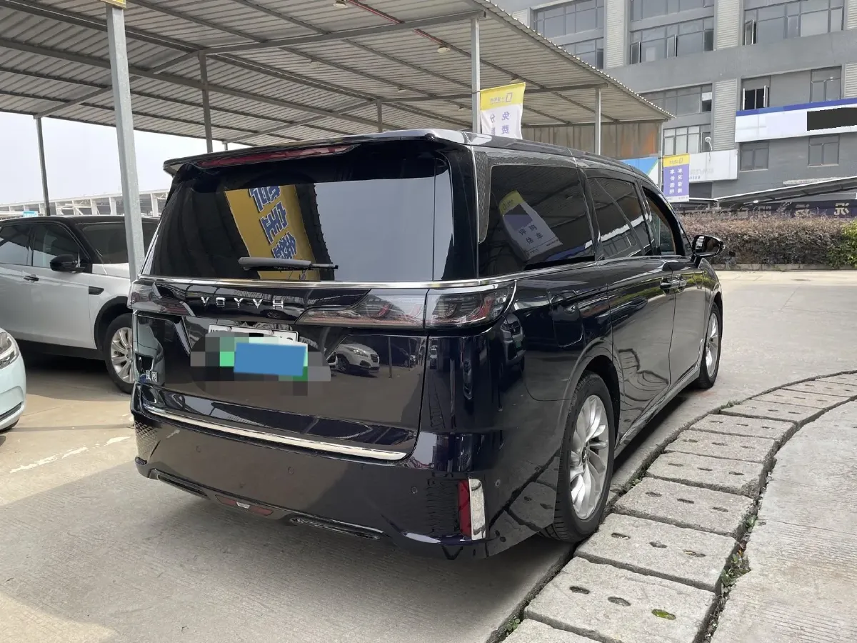 2024 Voyah Dream 1.5T 150HP L4 PHEV 43KWH,autocango,china used car exporter,china ev exporter,chinese used car exporter,chinese used ev exporter