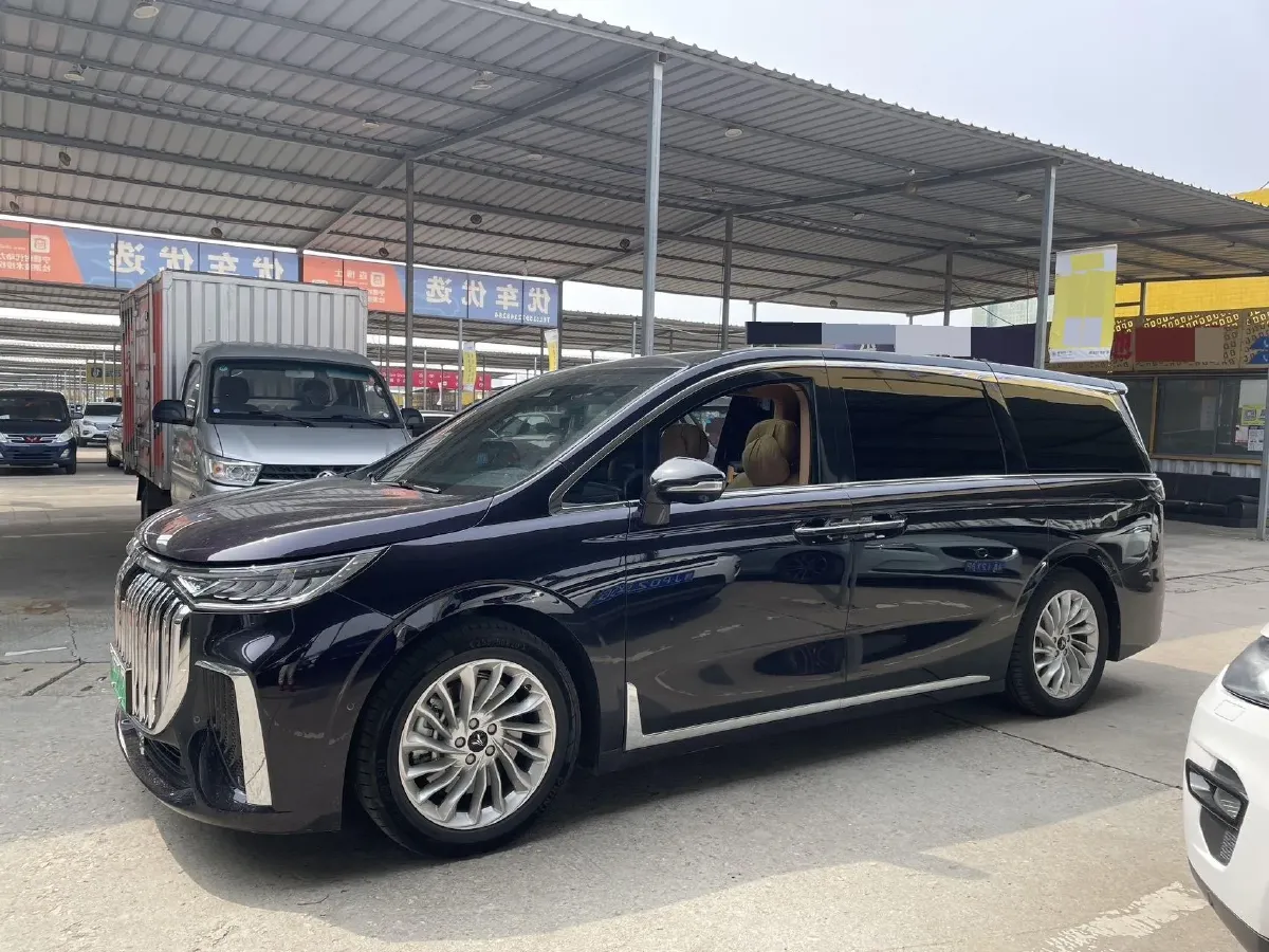2024 Voyah Dream 1.5T 150HP L4 PHEV 43KWH,autocango,china used car exporter,china ev exporter,chinese used car exporter,chinese used ev exporter