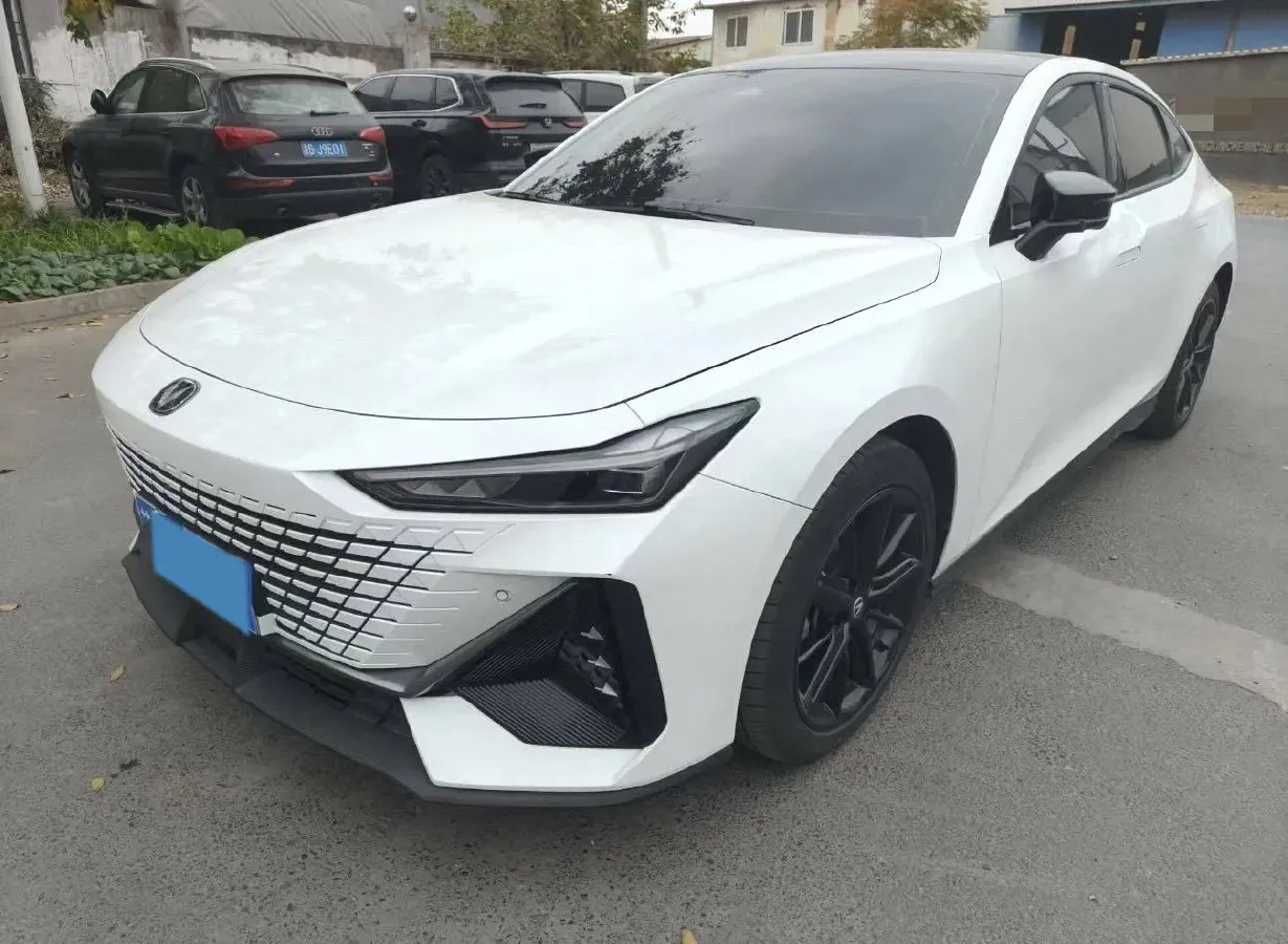 2023 ChangAn UNI-V 1.5T 188HP L4 7DCT,autocango,china used car exporter,china ev exporter,chinese used car exporter,chinese used ev exporter