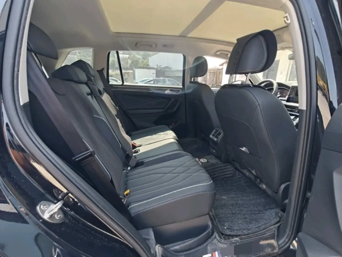 2024 Volkswagen Tiguan L 2.0T 186HP L4 7DCT,autocango,china used car exporter,china ev exporter,chinese used car exporter,chinese used ev exporter
