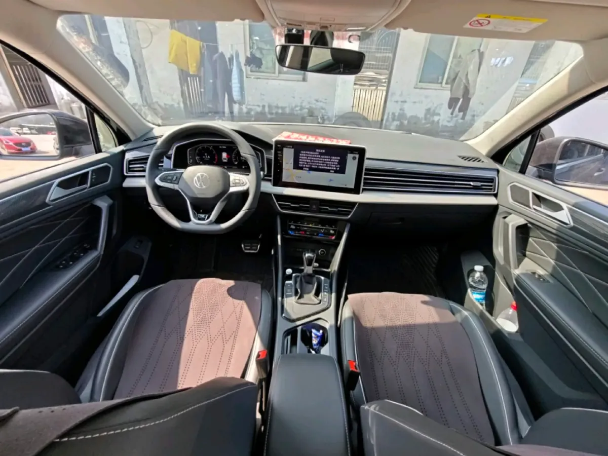 2024 Volkswagen Tiguan L 2.0T 186HP L4 7DCT,autocango,china used car exporter,china ev exporter,chinese used car exporter,chinese used ev exporter