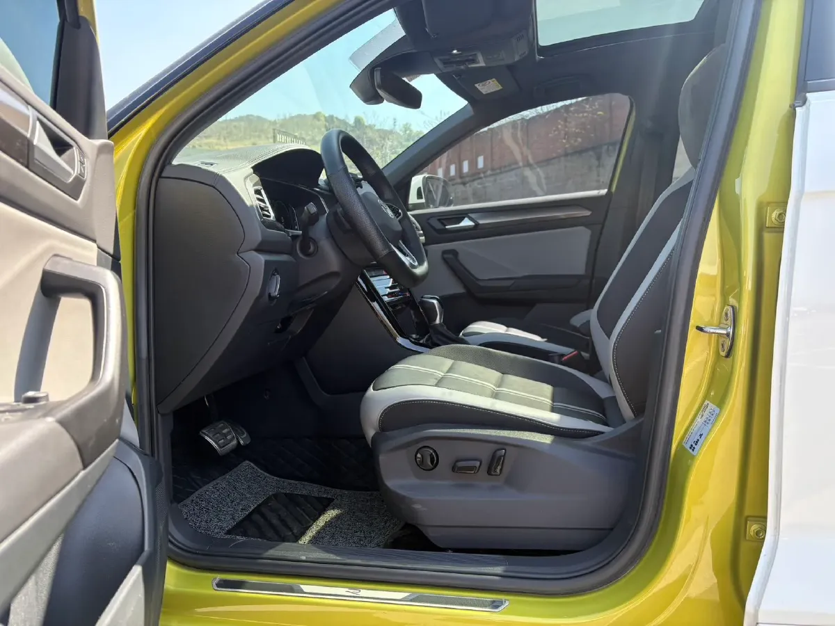 2023 Volkswagen T-Roc 1.5T 160HP L4 7DCT,autocango,china used car exporter,china ev exporter,chinese used car exporter,chinese used ev exporter