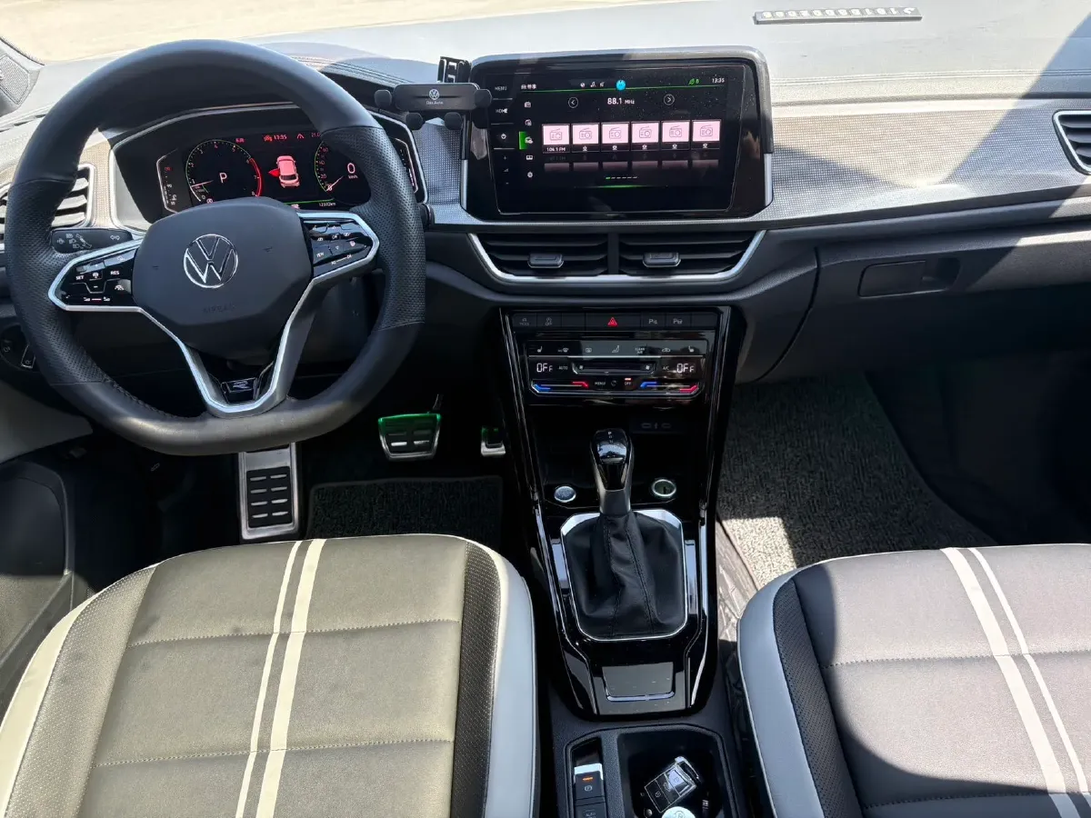 2023 Volkswagen T-Roc 1.5T 160HP L4 7DCT,autocango,china used car exporter,china ev exporter,chinese used car exporter,chinese used ev exporter