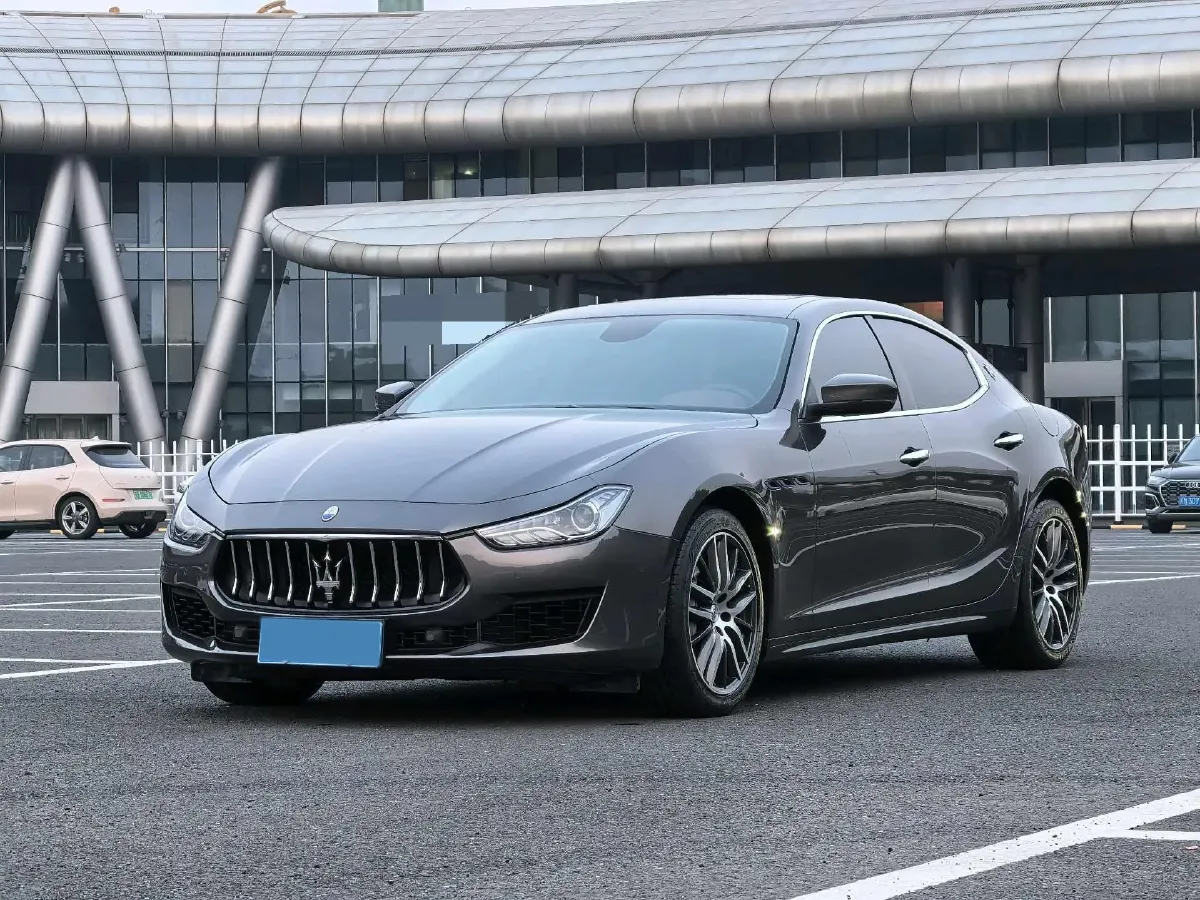 2021 Maserati Ghibli 2.0T 330HP L4 8AT,autocango,china used car exporter,china ev exporter,chinese used car exporter,chinese used ev exporter