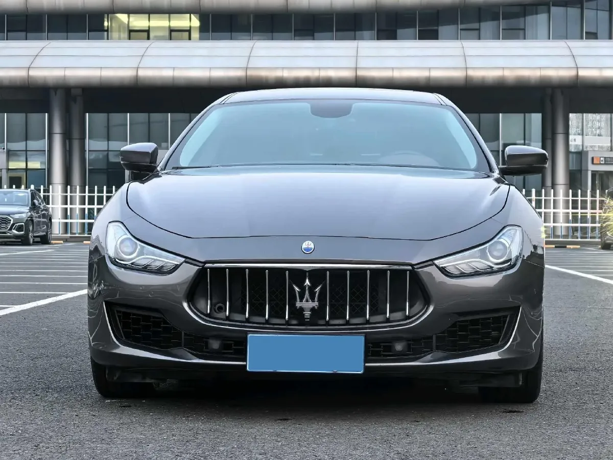 2021 Maserati Ghibli 2.0T 330HP L4 8AT,autocango,china used car exporter,china ev exporter,chinese used car exporter,chinese used ev exporter
