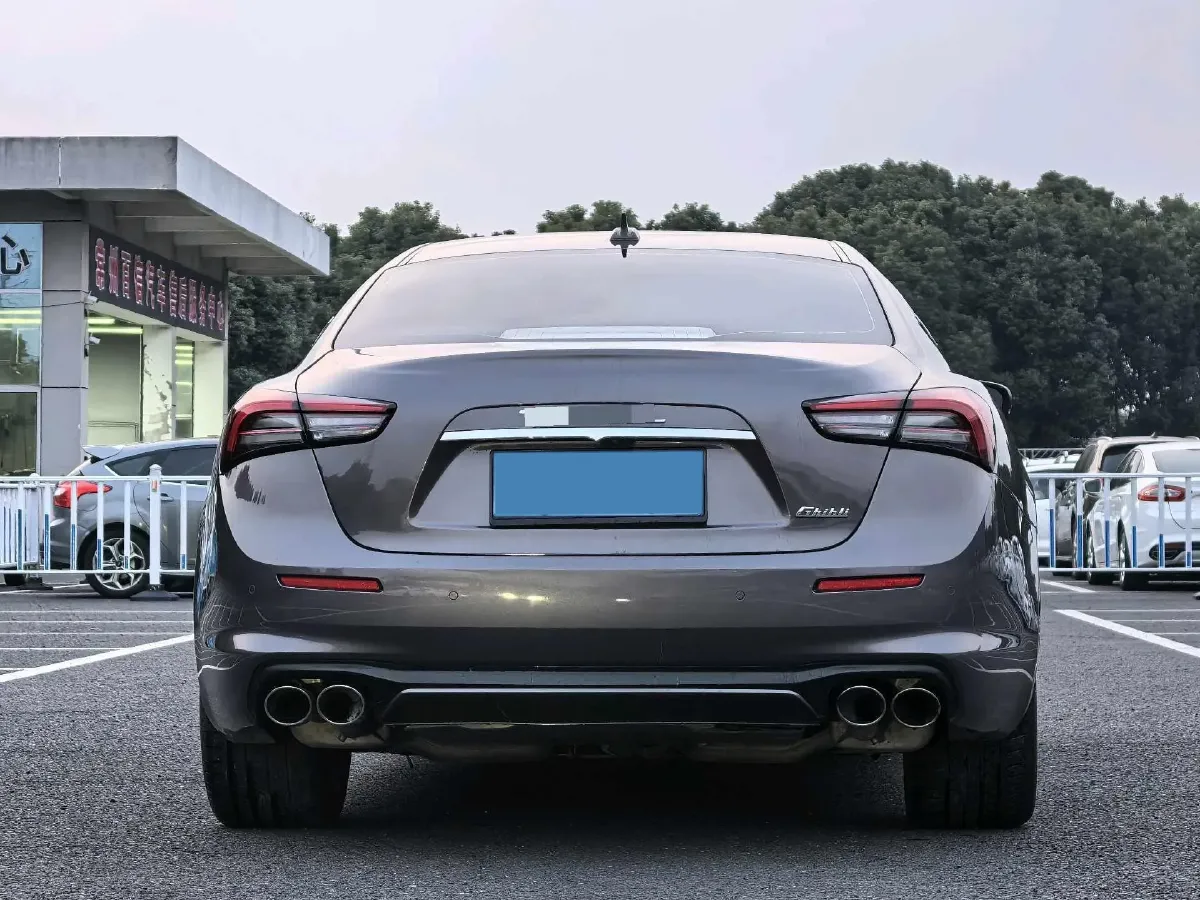 2021 Maserati Ghibli 2.0T 330HP L4 8AT,autocango,china used car exporter,china ev exporter,chinese used car exporter,chinese used ev exporter