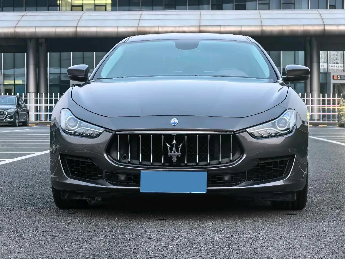 2021 Maserati Ghibli 2.0T 330HP L4 8AT,autocango,china used car exporter,china ev exporter,chinese used car exporter,chinese used ev exporter