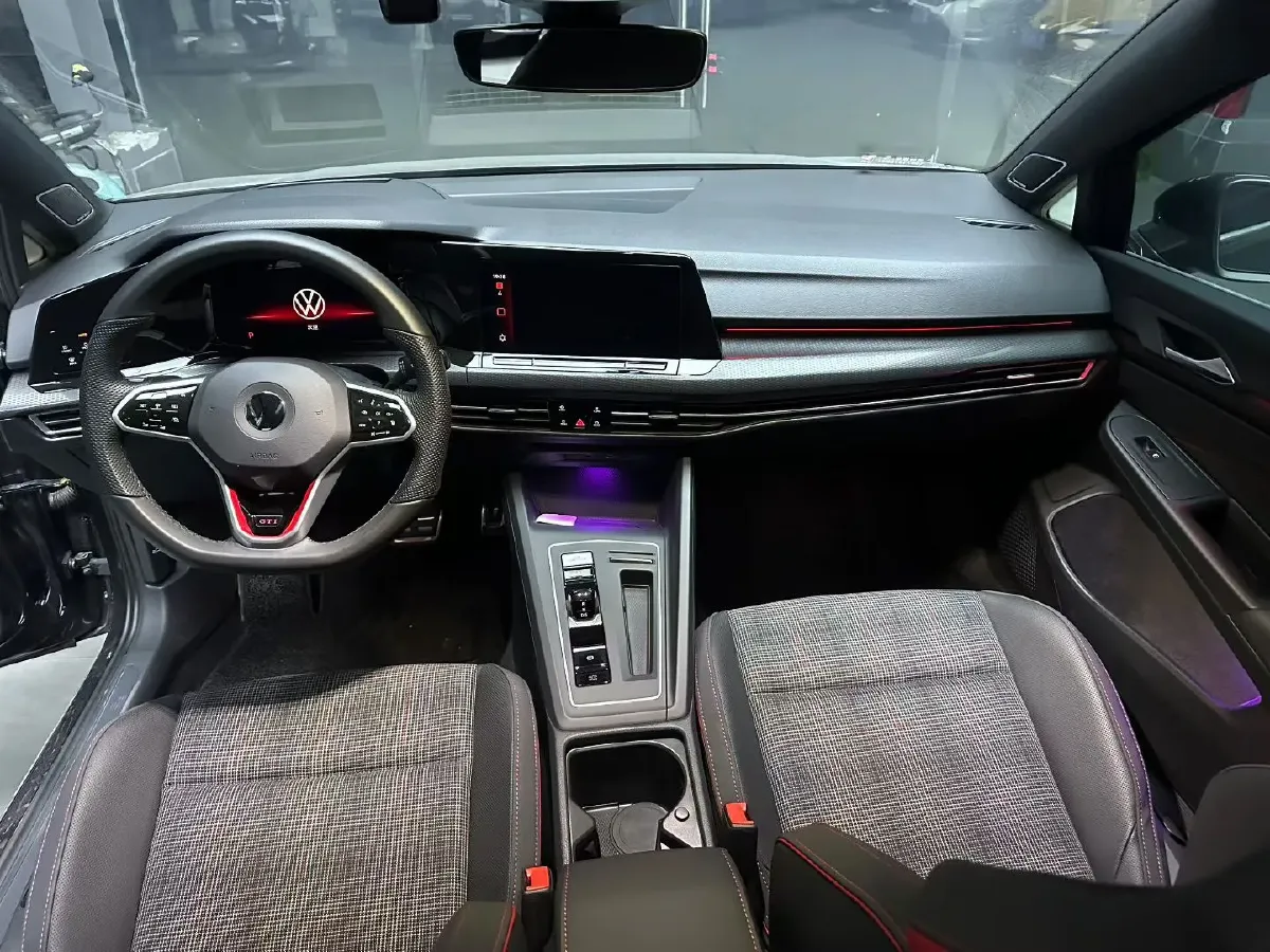 2025 Volkswagen GolfGTI 2.0T 220HP L4 7DCT,autocango,china used car exporter,china ev exporter,chinese used car exporter,chinese used ev exporter