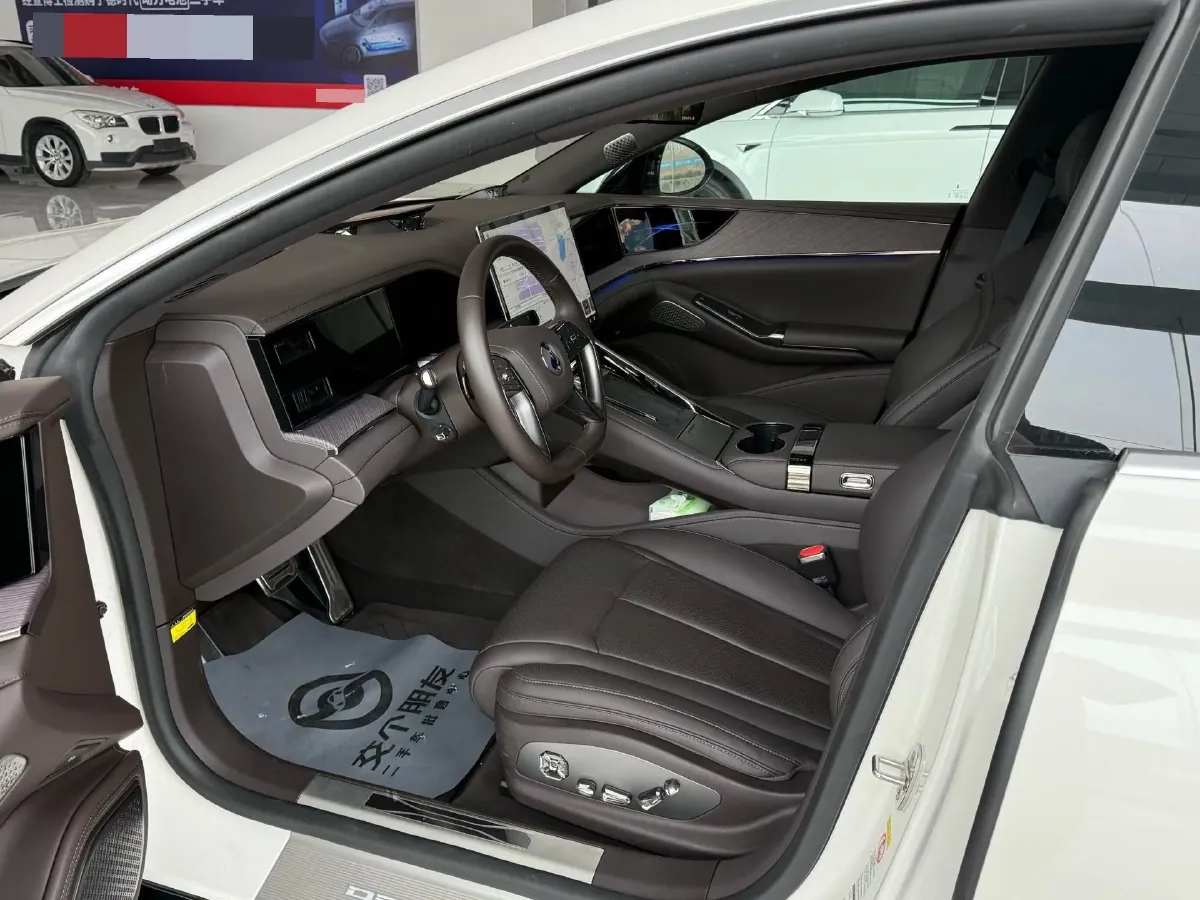 2024 Denza DenzaZ9 2.0T 207HP L4 E-CVT PHEV 38.5KWH,autocango,china used car exporter,china ev exporter,chinese used car exporter,chinese used ev exporter