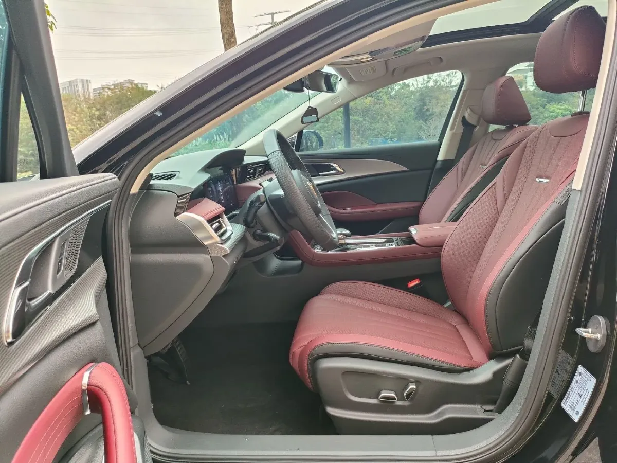 2023 HongQi H5 2.0T 224HP L4 8AT,autocango,china used car exporter,china ev exporter,chinese used car exporter,chinese used ev exporter