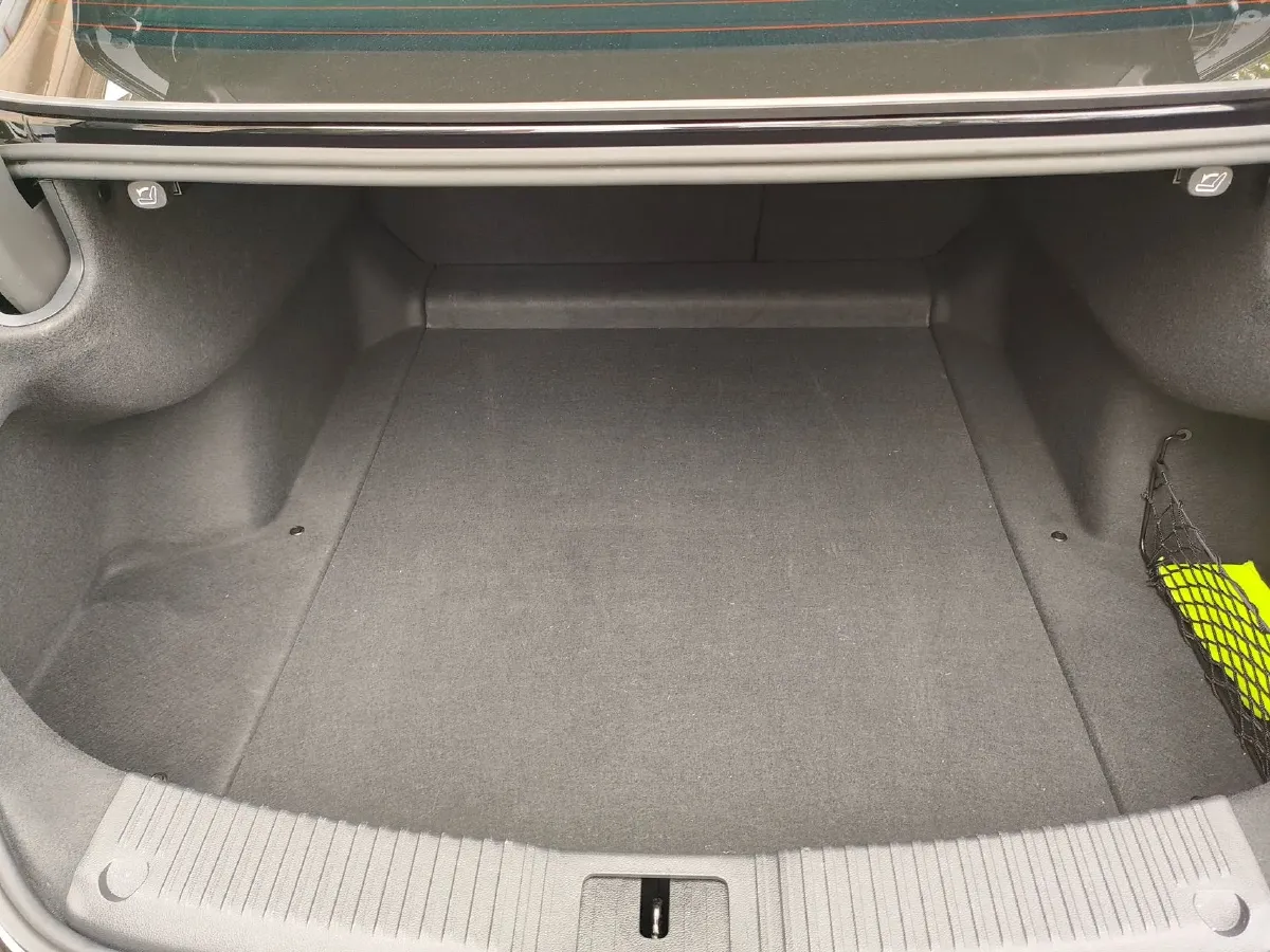 2023 HongQi H5 2.0T 224HP L4 8AT,autocango,china used car exporter,china ev exporter,chinese used car exporter,chinese used ev exporter