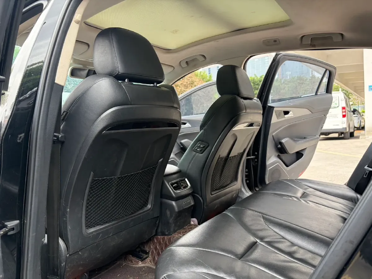 2022 HongQi H5 1.8T 197HP L4 6AT,autocango,china used car exporter,china ev exporter,chinese used car exporter,chinese used ev exporter