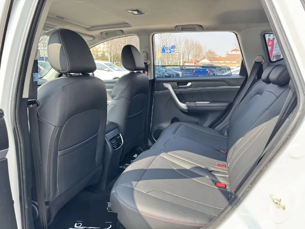 2019 Haval M6 1.5T 150HP L4 7DCT,autocango,china used car exporter,china ev exporter,chinese used car exporter,chinese used ev exporter