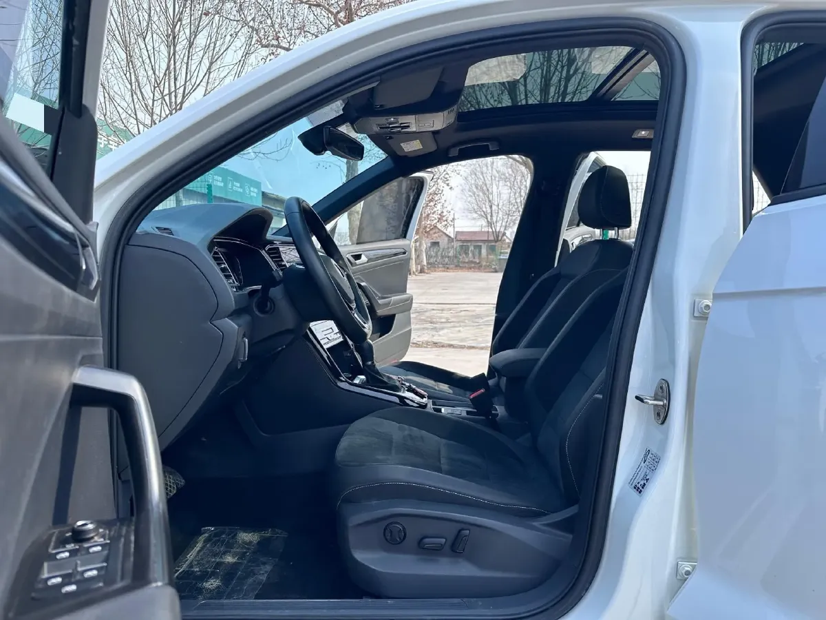 2021 Volkswagen T-Roc 1.4T 150HP L4 7DCT,autocango,china used car exporter,china ev exporter,chinese used car exporter,chinese used ev exporter