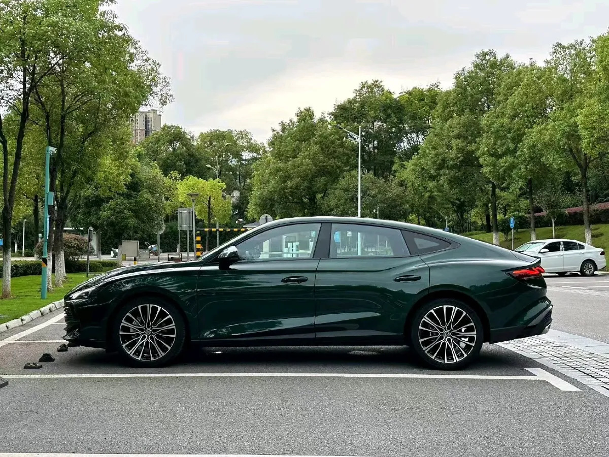 2023 MG 7 2.0T 261HP L4 9AT,autocango,china used car exporter,china ev exporter,chinese used car exporter,chinese used ev exporter