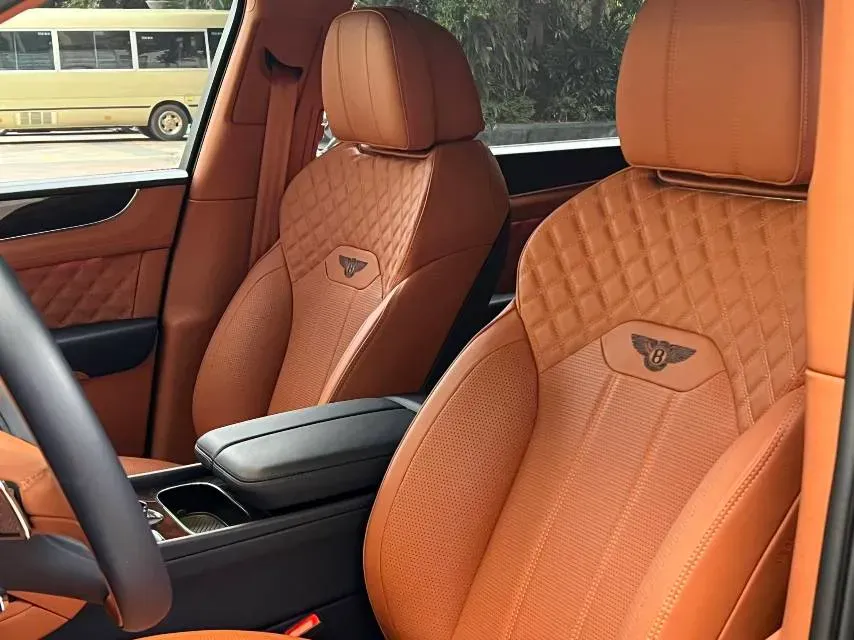 2021 Bentley Bentayga 4.0T 550HP V8 8AT,autocango,china used car exporter,china ev exporter,chinese used car exporter,chinese used ev exporter