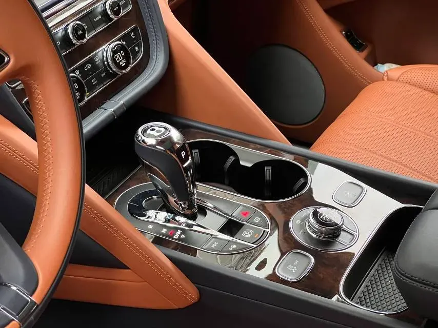 2021 Bentley Bentayga 4.0T 550HP V8 8AT,autocango,china used car exporter,china ev exporter,chinese used car exporter,chinese used ev exporter