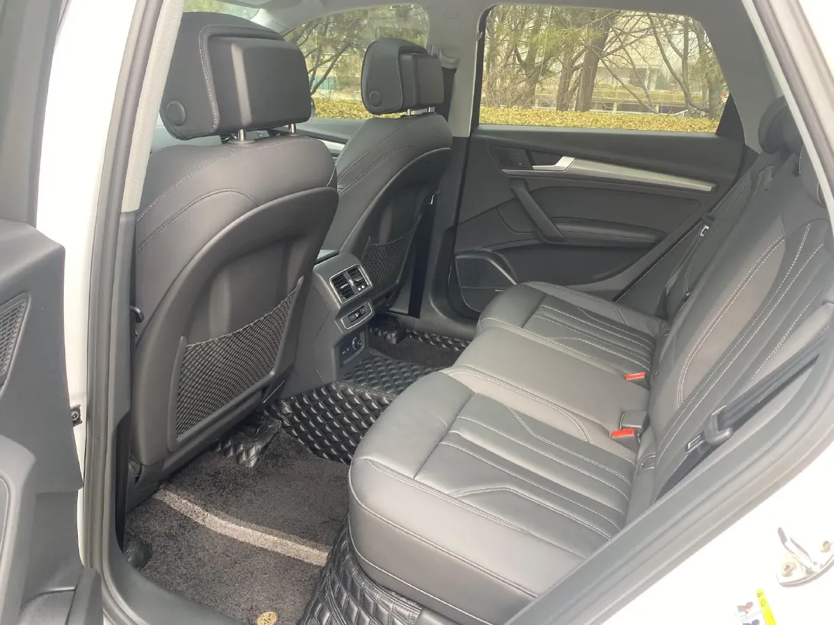 2022 Audi Q5L 2.0T 252HP L4 7DCT,autocango,china used car exporter,china ev exporter,chinese used car exporter,chinese used ev exporter