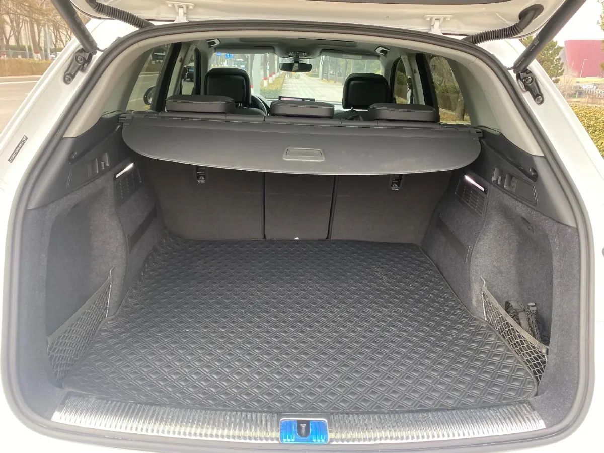 2022 Audi Q5L 2.0T 252HP L4 7DCT,autocango,china used car exporter,china ev exporter,chinese used car exporter,chinese used ev exporter