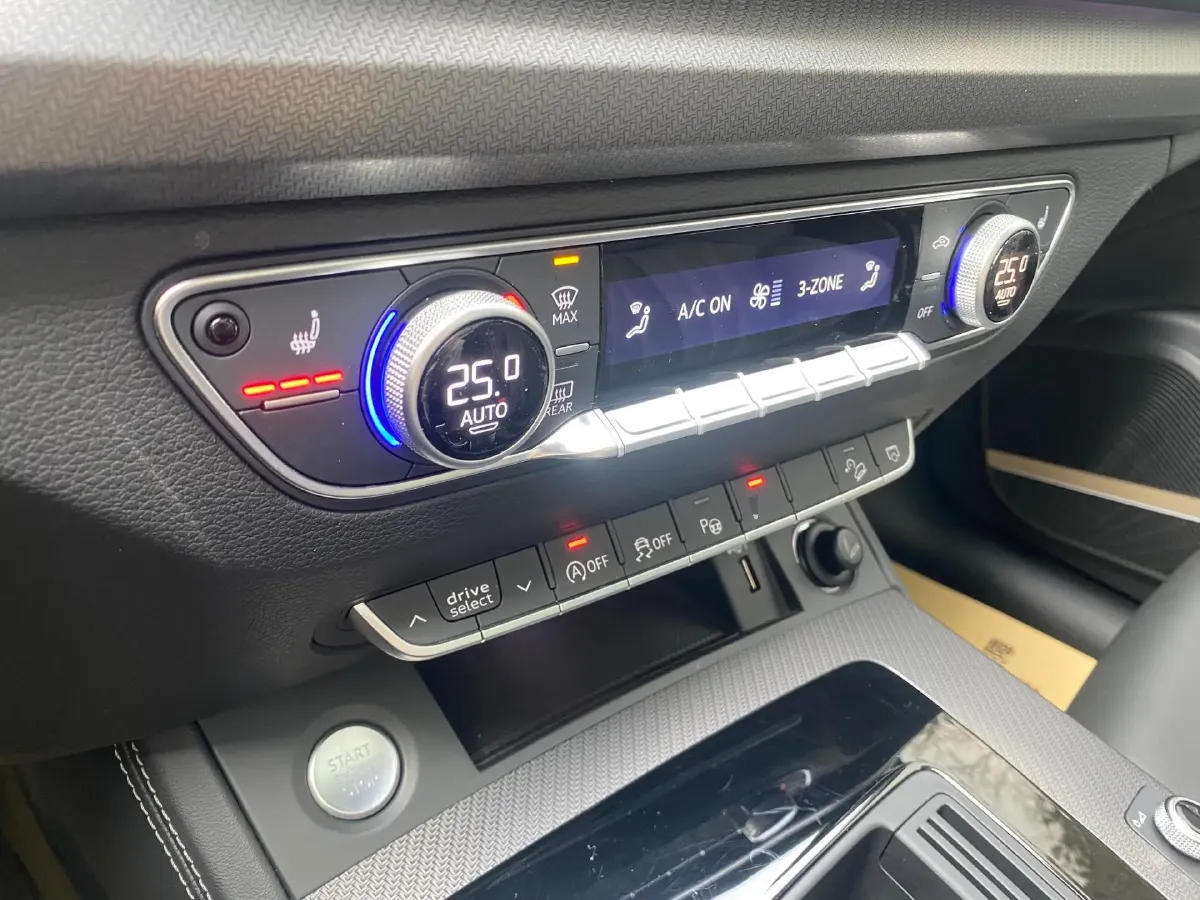 2022 Audi Q5L 2.0T 252HP L4 7DCT,autocango,china used car exporter,china ev exporter,chinese used car exporter,chinese used ev exporter