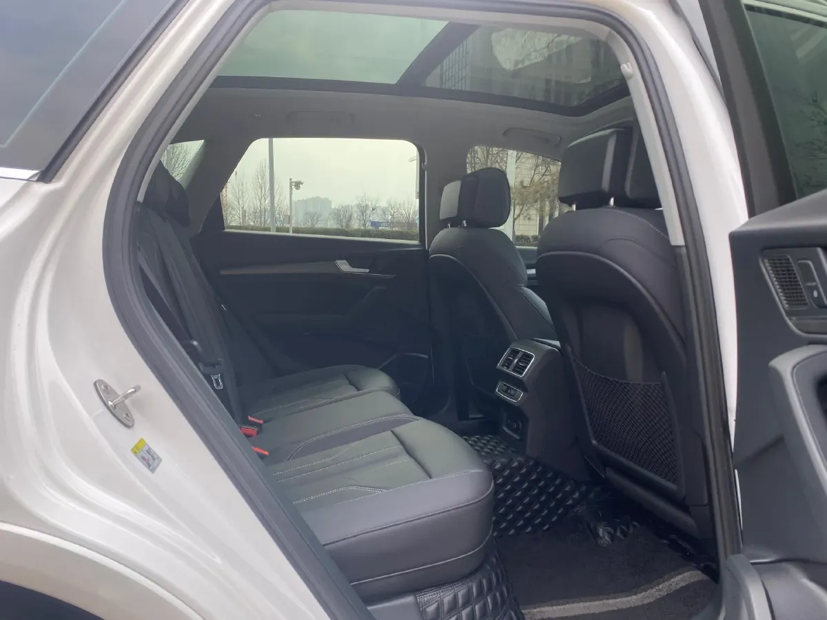 2022 Audi Q5L 2.0T 252HP L4 7DCT,autocango,china used car exporter,china ev exporter,chinese used car exporter,chinese used ev exporter