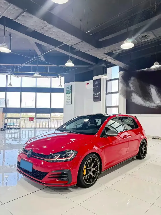 2018 Volkswagen GolfGTI 2.0T 220HP L4 7DCT,autocango,china used car exporter,china ev exporter,chinese used car exporter,chinese used ev exporter