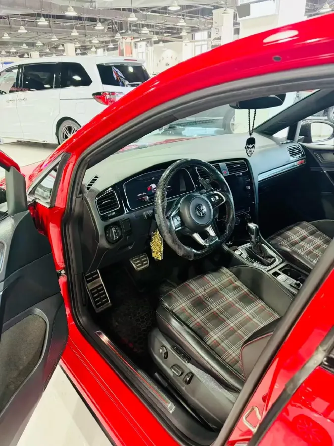 2018 Volkswagen GolfGTI 2.0T 220HP L4 7DCT,autocango,china used car exporter,china ev exporter,chinese used car exporter,chinese used ev exporter