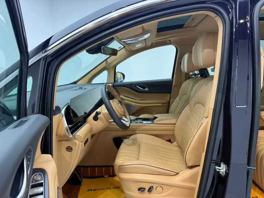 2022 Voyah Dream 1.5T 136HP L4 PHEV 25.57KWH,autocango,china used car exporter,china ev exporter,chinese used car exporter,chinese used ev exporter