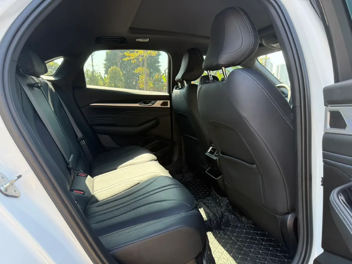 2025 Geely Preface 1.5T 181HP L4 7DCT,autocango,china used car exporter,china ev exporter,chinese used car exporter,chinese used ev exporter