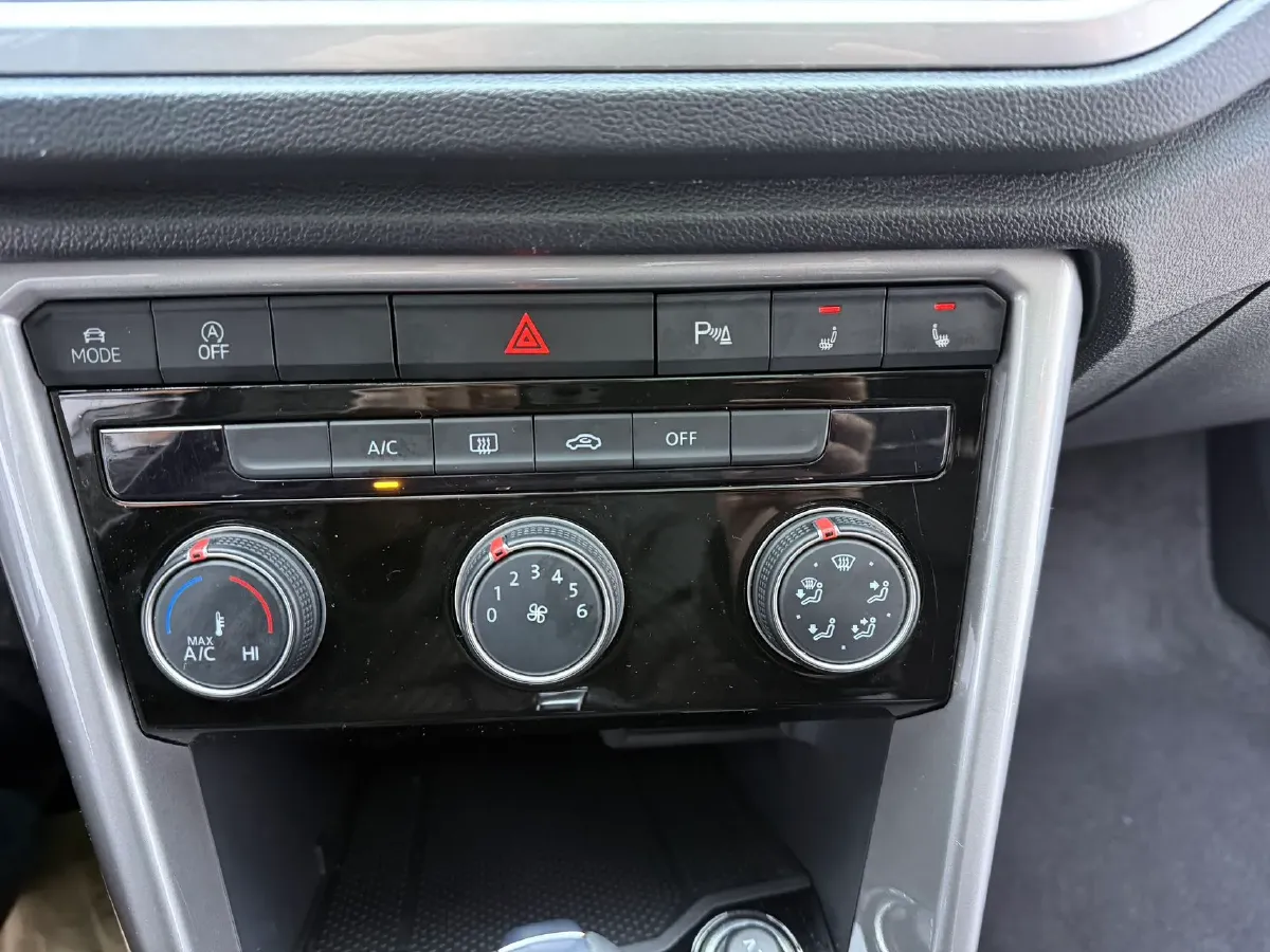 2021 Volkswagen T-Roc 1.4T 150HP L4 7DCT,autocango,china used car exporter,china ev exporter,chinese used car exporter,chinese used ev exporter