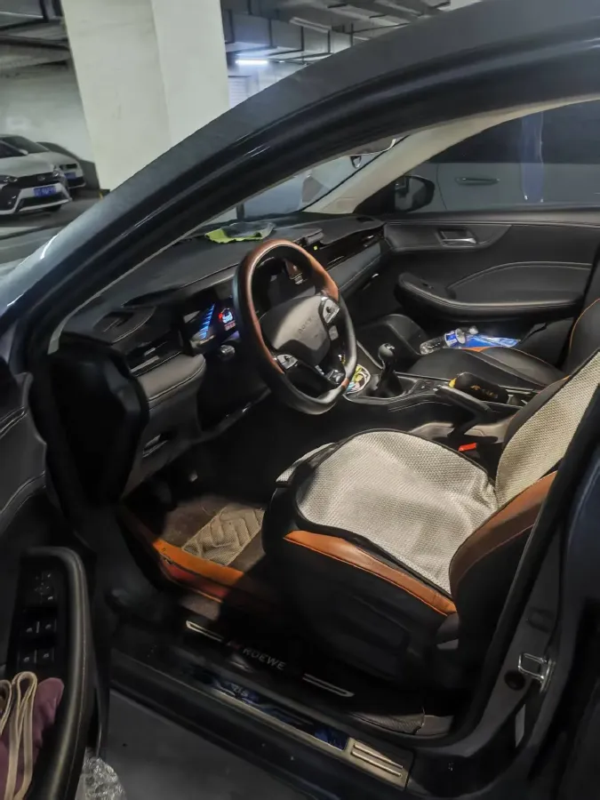 2023 Roewe i5 1.5L 129HP L4 5MT,autocango,china used car exporter,china ev exporter,chinese used car exporter,chinese used ev exporter