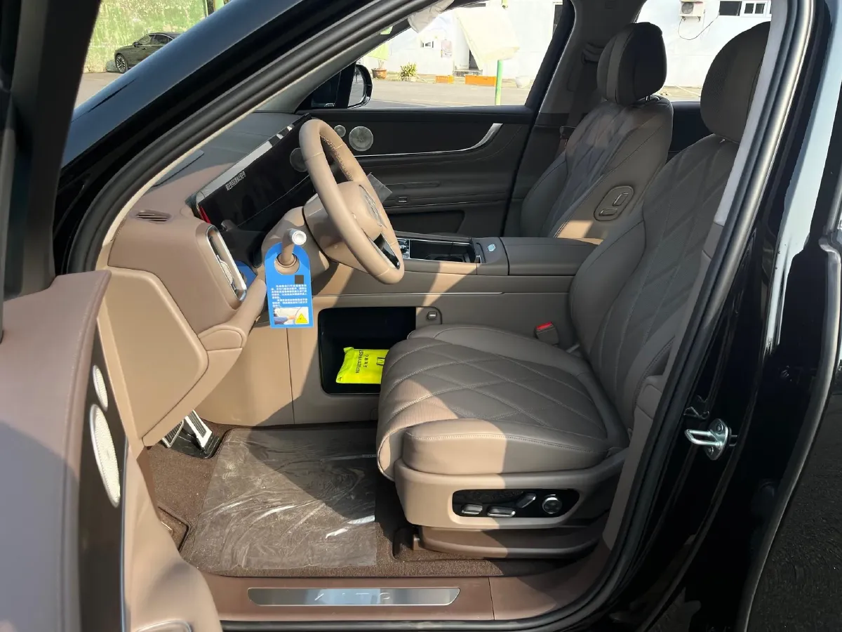 2025 AITO AITO M9 REEV 160HP REEV 52KWH,autocango,china used car exporter,china ev exporter,chinese used car exporter,chinese used ev exporter