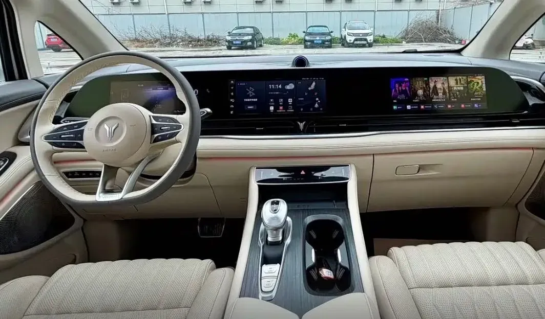 2022 Voyah Dream 1.5T 136HP L4 PHEV 25.57KWH,autocango,china used car exporter,china ev exporter,chinese used car exporter,chinese used ev exporter