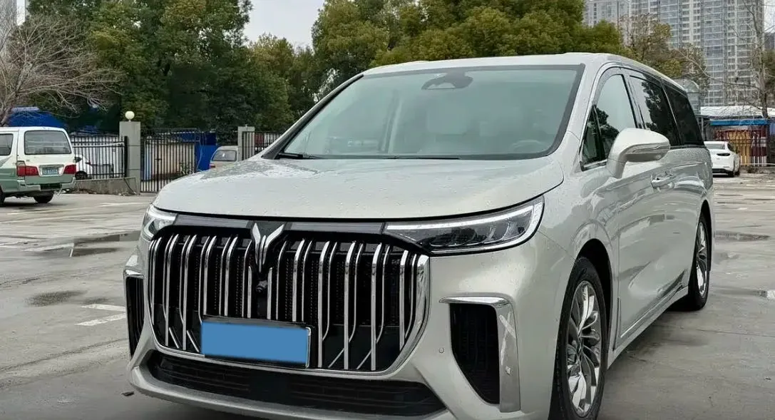 2022 Voyah Dream 1.5T 136HP L4 PHEV 25.57KWH,autocango,china used car exporter,china ev exporter,chinese used car exporter,chinese used ev exporter
