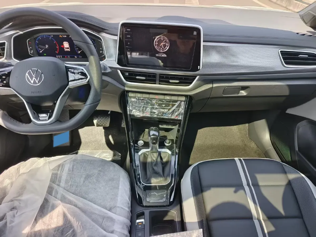 2025 Volkswagen T-Roc 1.5T 160HP L4 7DCT,autocango,china used car exporter,china ev exporter,chinese used car exporter,chinese used ev exporter