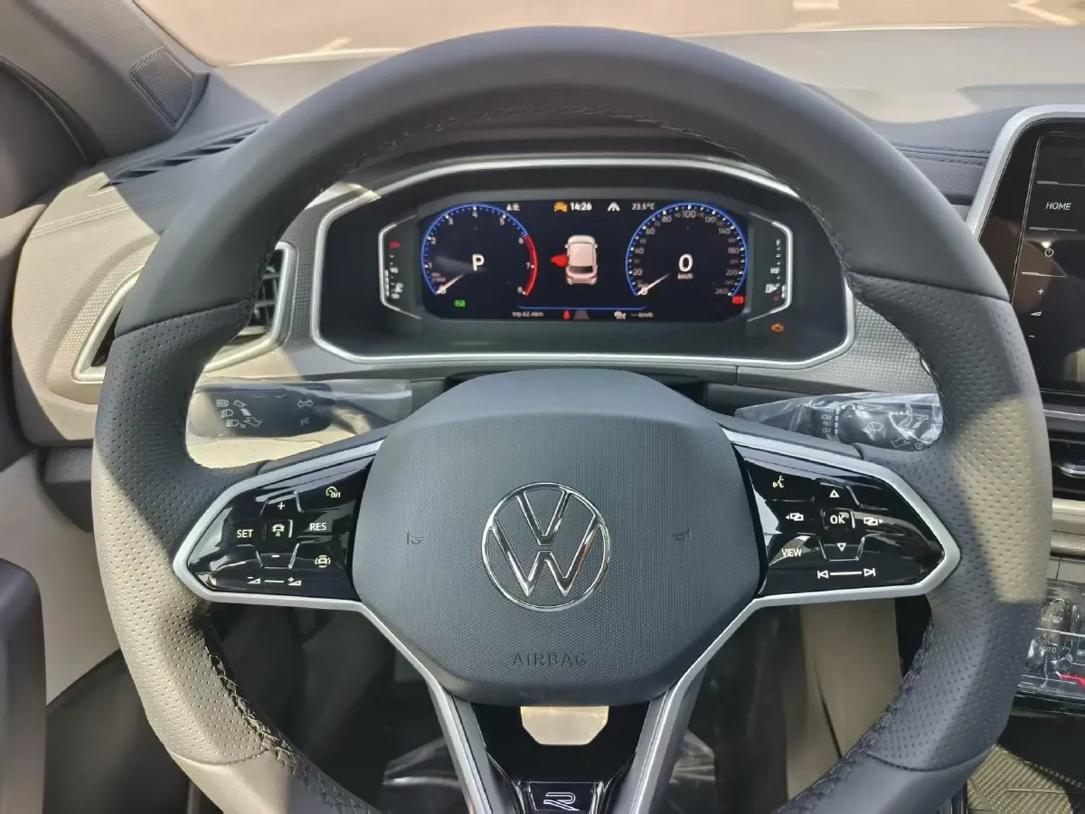 2025 Volkswagen T-Roc 1.5T 160HP L4 7DCT,autocango,china used car exporter,china ev exporter,chinese used car exporter,chinese used ev exporter