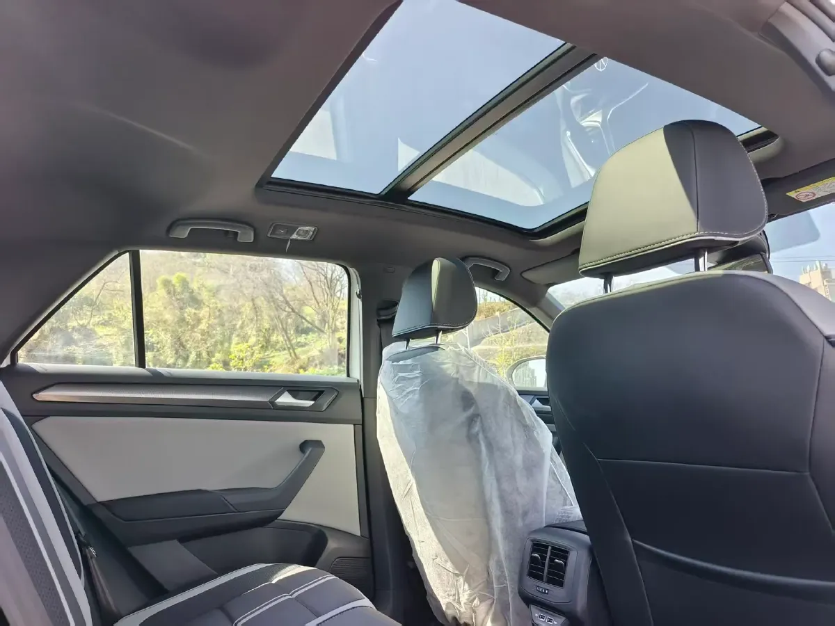 2025 Volkswagen T-Roc 1.5T 160HP L4 7DCT,autocango,china used car exporter,china ev exporter,chinese used car exporter,chinese used ev exporter