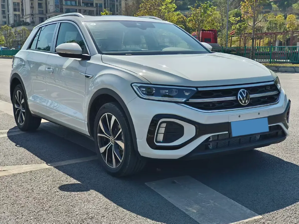 2025 Volkswagen T-Roc 1.5T 160HP L4 7DCT,autocango,china used car exporter,china ev exporter,chinese used car exporter,chinese used ev exporter