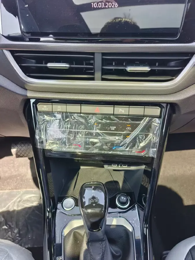 2025 Volkswagen T-Roc 1.5T 160HP L4 7DCT,autocango,china used car exporter,china ev exporter,chinese used car exporter,chinese used ev exporter