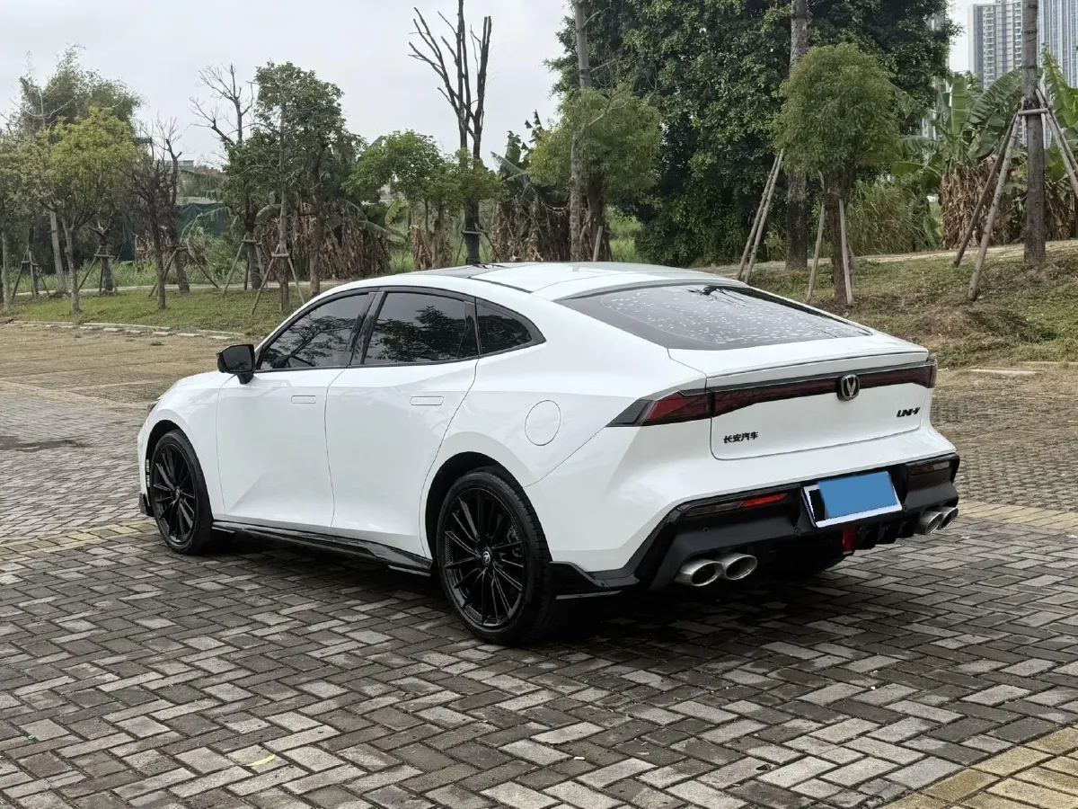 2024 ChangAn UNI-V 2.0T 233HP L4 8AT,autocango,china used car exporter,china ev exporter,chinese used car exporter,chinese used ev exporter