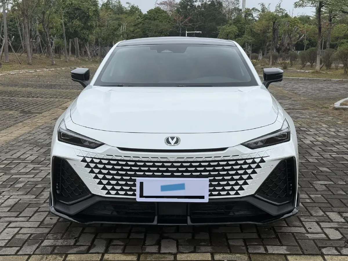 2024 ChangAn UNI-V 2.0T 233HP L4 8AT,autocango,china used car exporter,china ev exporter,chinese used car exporter,chinese used ev exporter